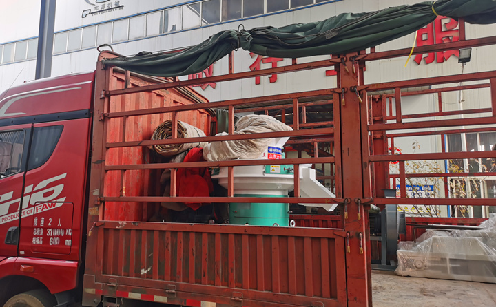 木屑顆粒機(jī).jpg 木屑顆粒機(jī).jpg